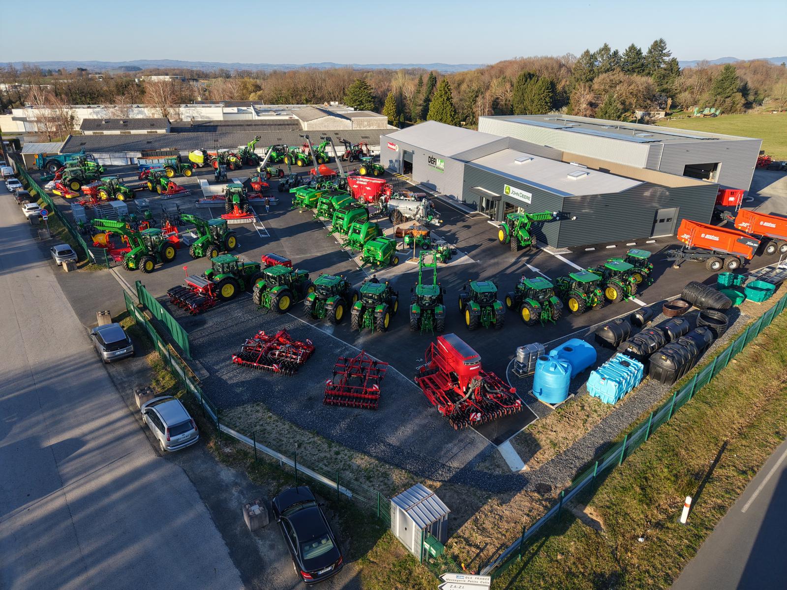 Magasin Défi-Mat à Uzerche - concessionnaire John Deere - spécialiste en matériels agricoles