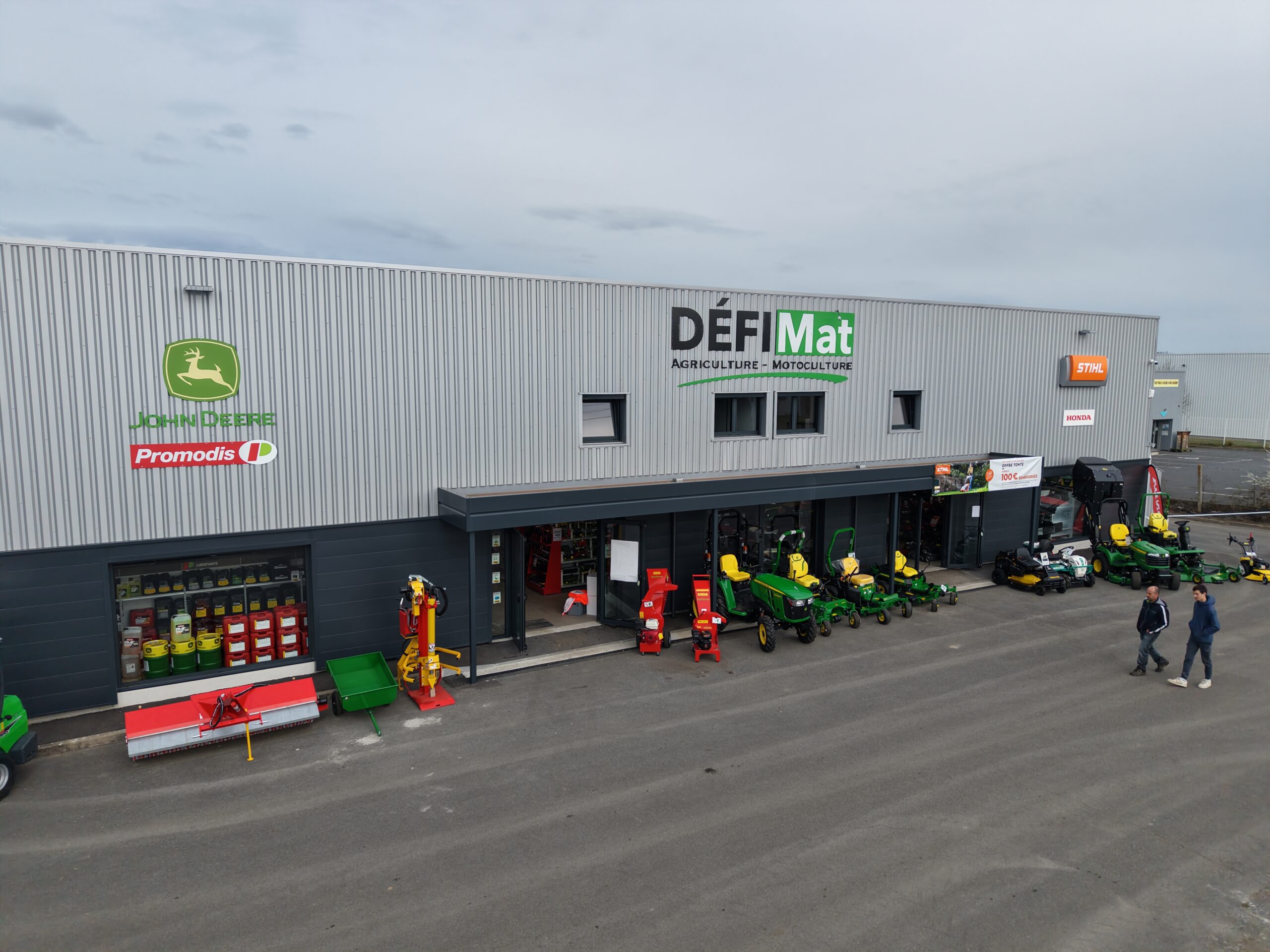 Magasin Défi-Mat à Domérat ( Montluçon ) - concessionnaire John Deere - spécialiste en matériels agricoles