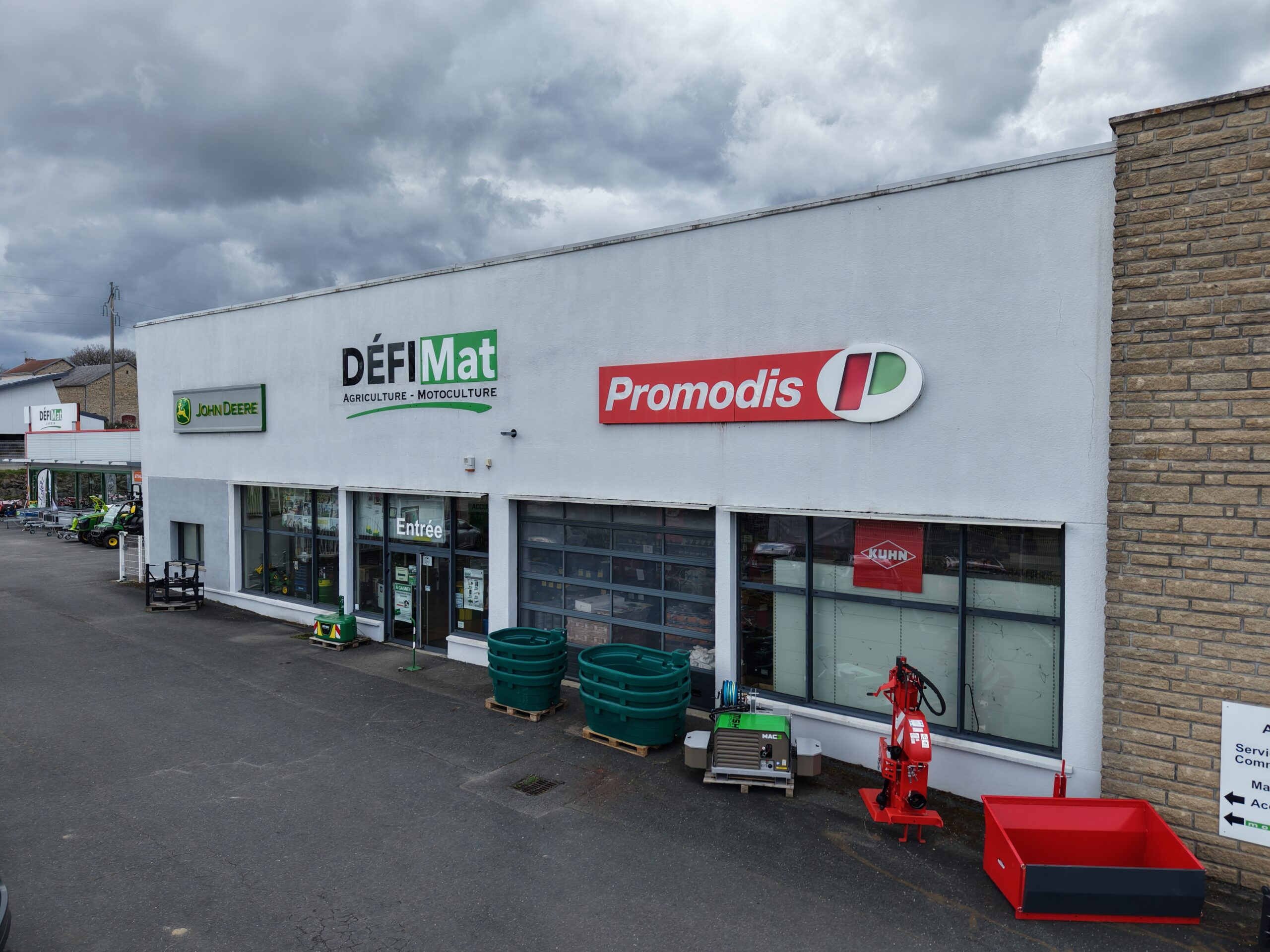 Magasin Défi-Mat à Guéret - concessionnaire John Deere - spécialiste en matériels agricoles